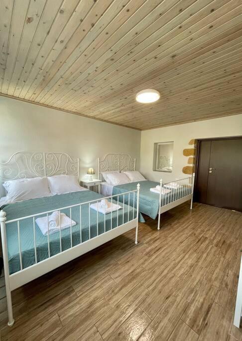 Villa Eftychia Serene Getaway With Hot Tub In A Quiet Location Kissamos Exterior photo
