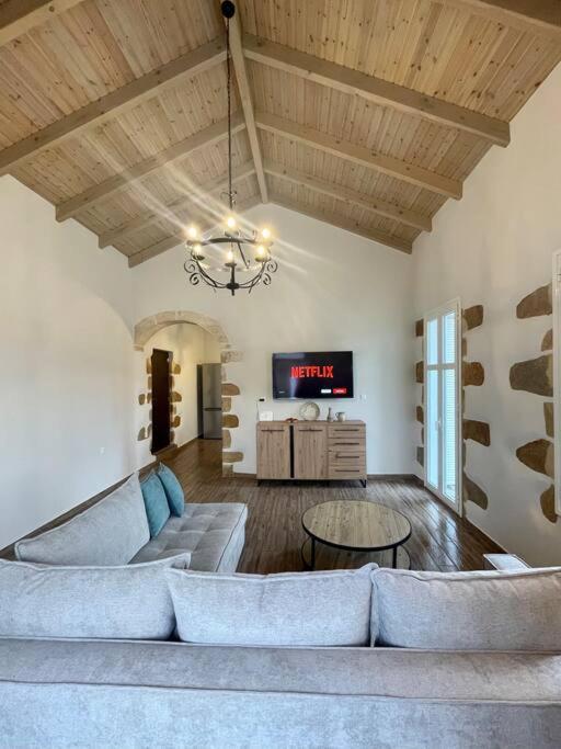 Villa Eftychia Serene Getaway With Hot Tub In A Quiet Location Kissamos Exterior photo