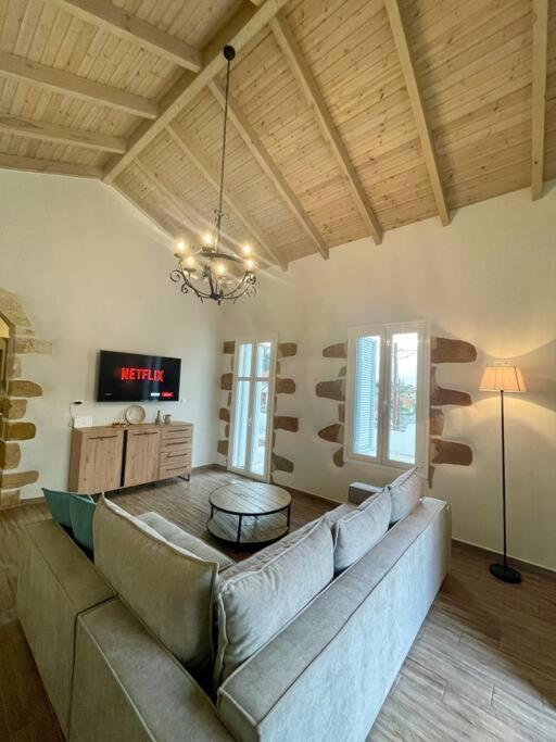 Villa Eftychia Serene Getaway With Hot Tub In A Quiet Location Kissamos Exterior photo