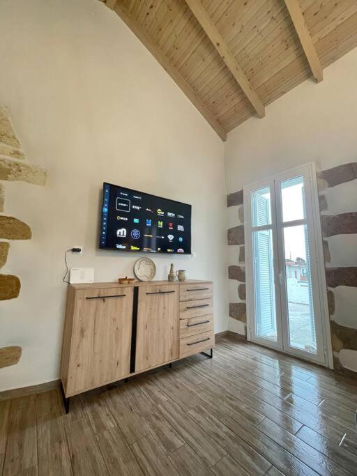 Villa Eftychia Serene Getaway With Hot Tub In A Quiet Location Kissamos Exterior photo