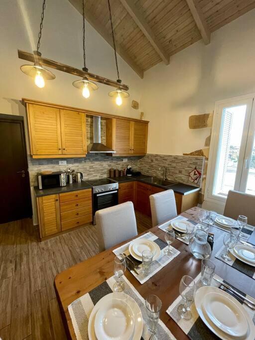 Villa Eftychia Serene Getaway With Hot Tub In A Quiet Location Kissamos Exterior photo