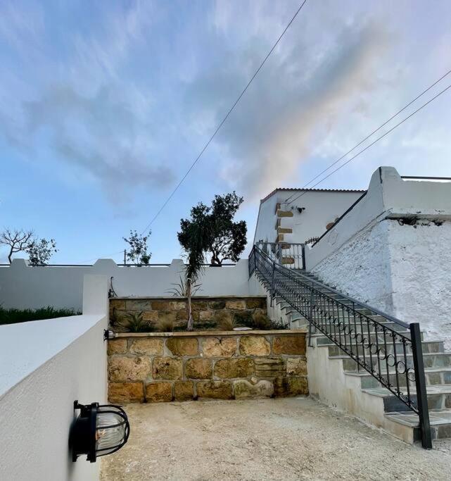 Villa Eftychia Serene Getaway With Hot Tub In A Quiet Location Kissamos Exterior photo