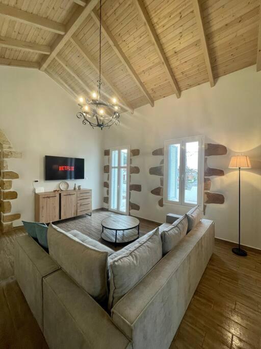 Villa Eftychia Serene Getaway With Hot Tub In A Quiet Location Kissamos Exterior photo