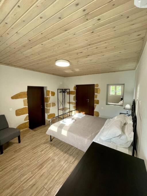 Villa Eftychia Serene Getaway With Hot Tub In A Quiet Location Kissamos Exterior photo