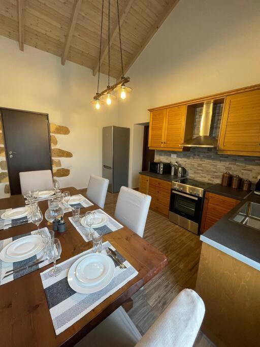 Villa Eftychia Serene Getaway With Hot Tub In A Quiet Location Kissamos Exterior photo
